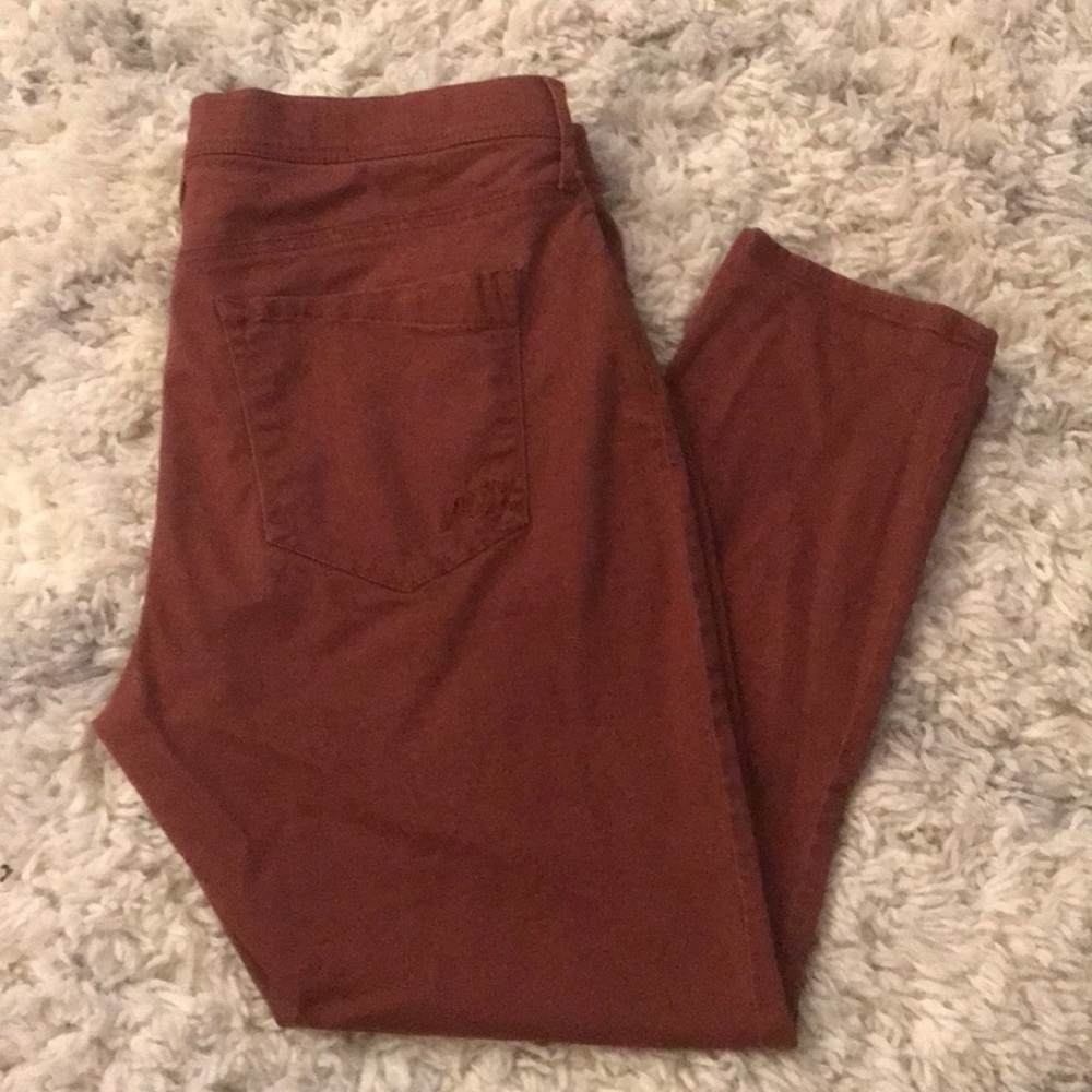 Great condition! Rust colored stretch jeans!